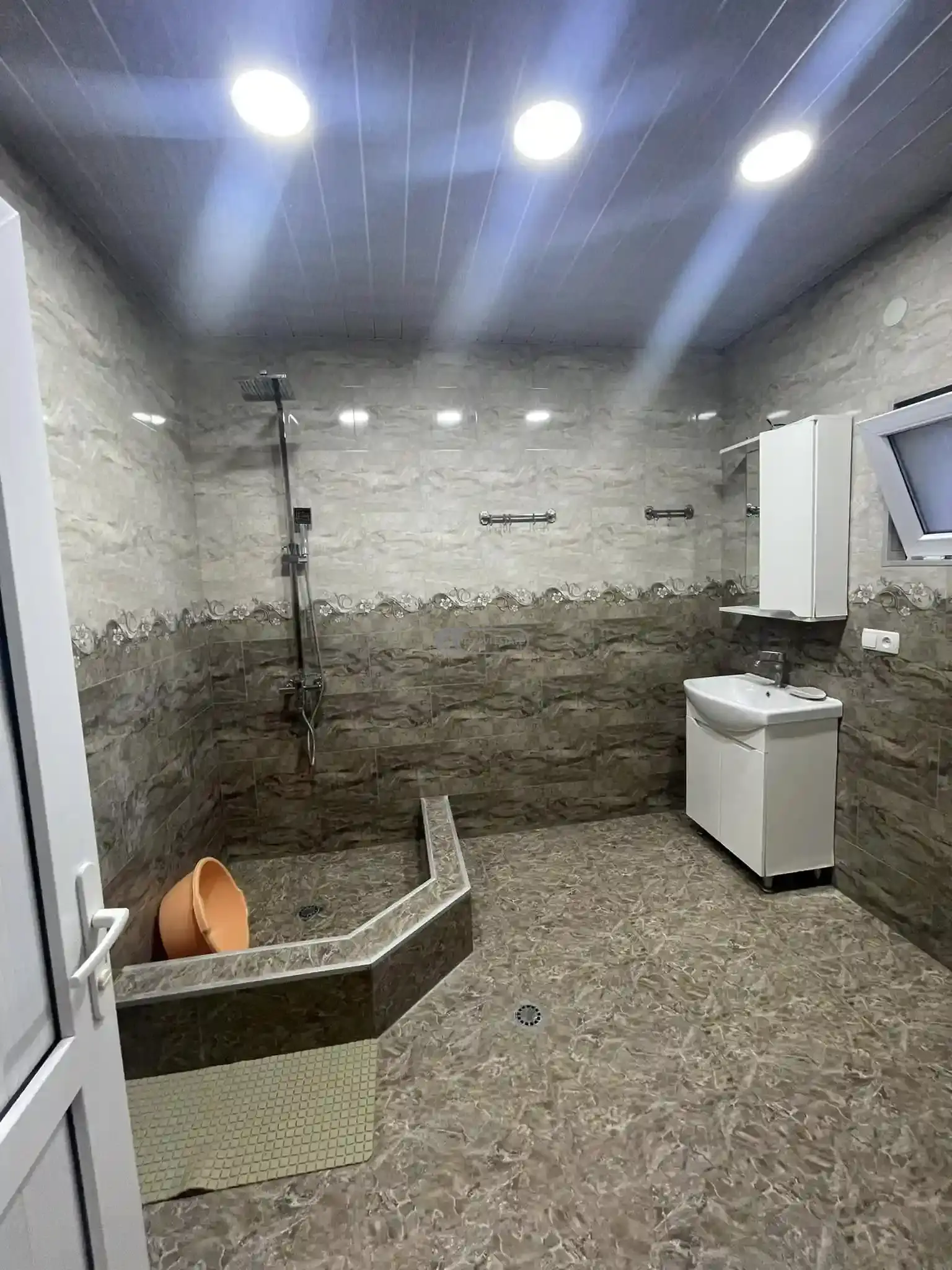 ქირავდება სახლი თელავში