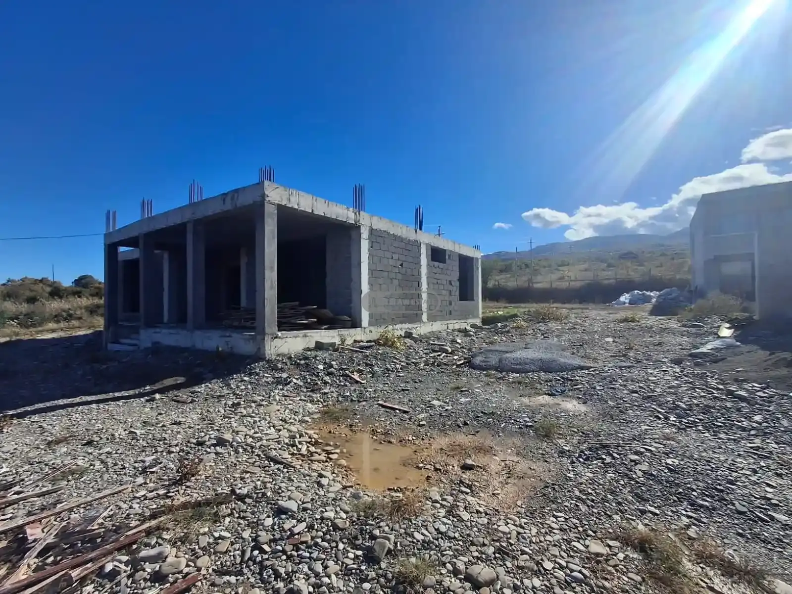 ახალ აშენებული სახლი ვარდისუბანში