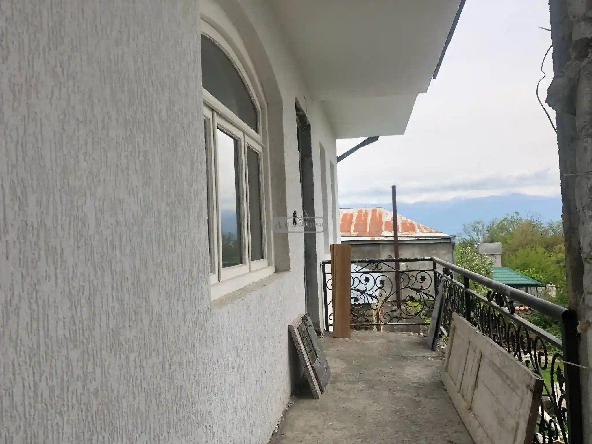 ქირავდება სახლი თელავში