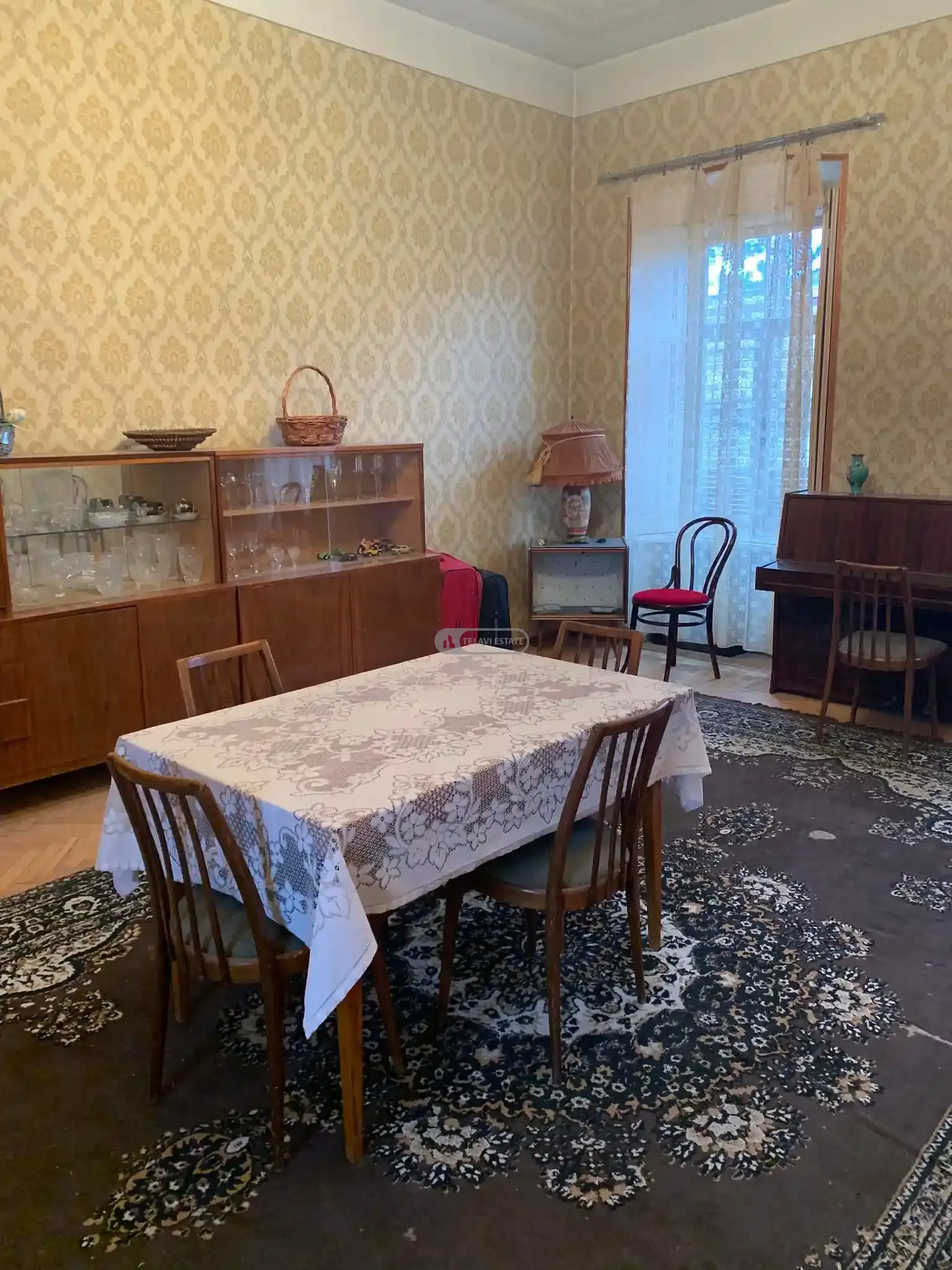 სამსართულიანი სახლი თელავში