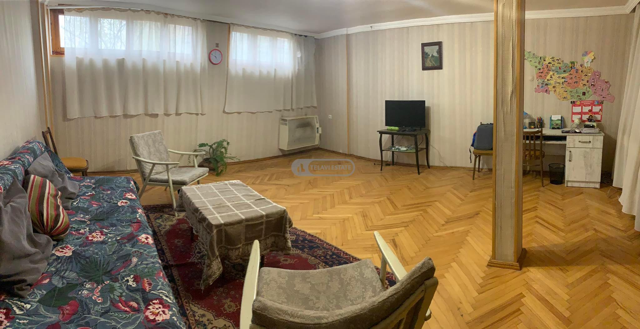 სამსართულიანი სახლი თელავში