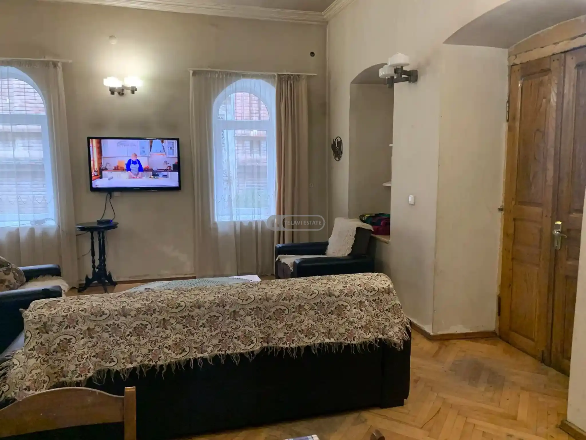 სამსართულიანი სახლი თელავში