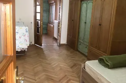 ქირავდება 3 ოთახიანი ბინა თელავის ცენტრში