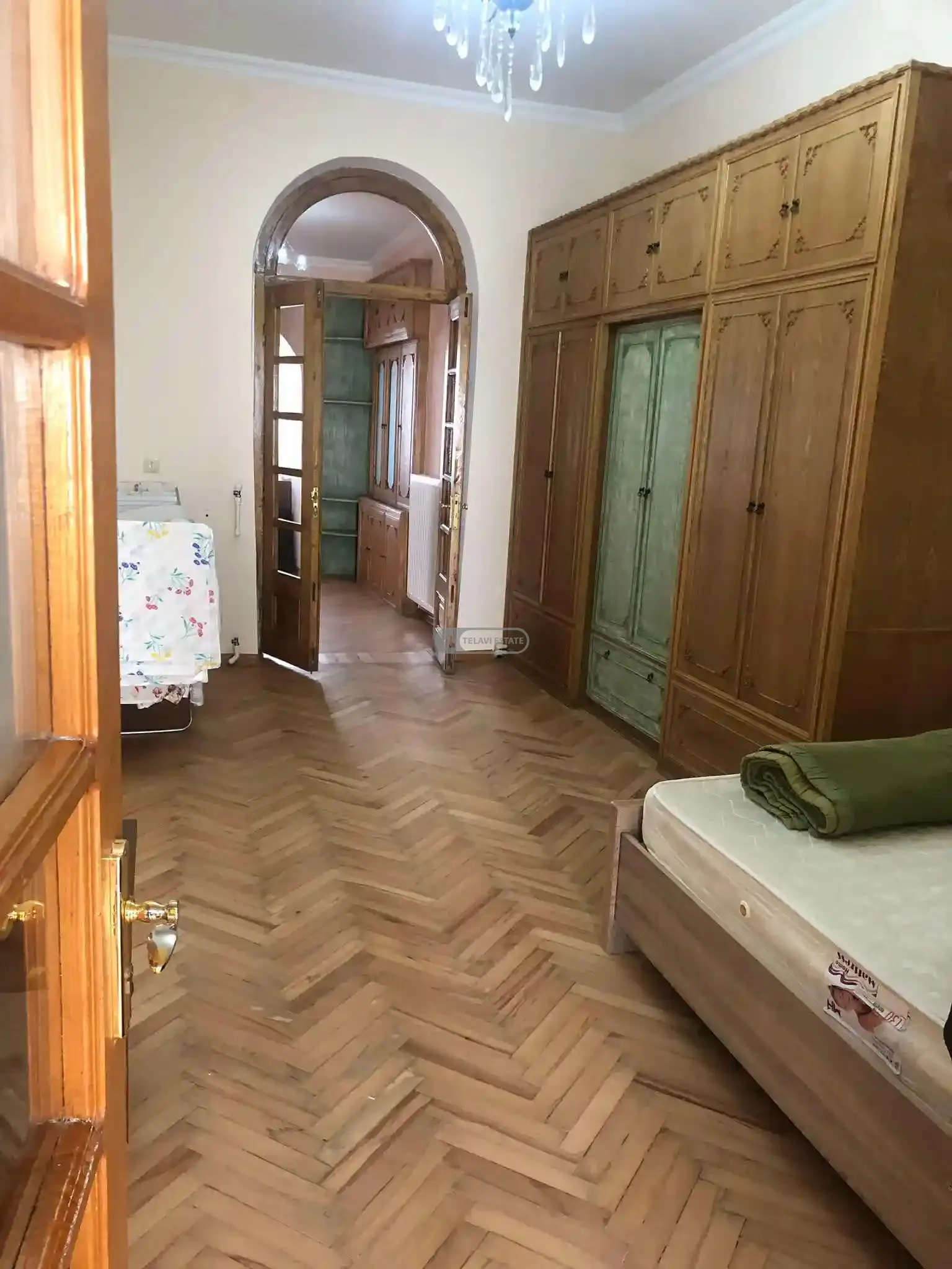 ქირავდება 3 ოთახიანი ბინა თელავის ცენტრში