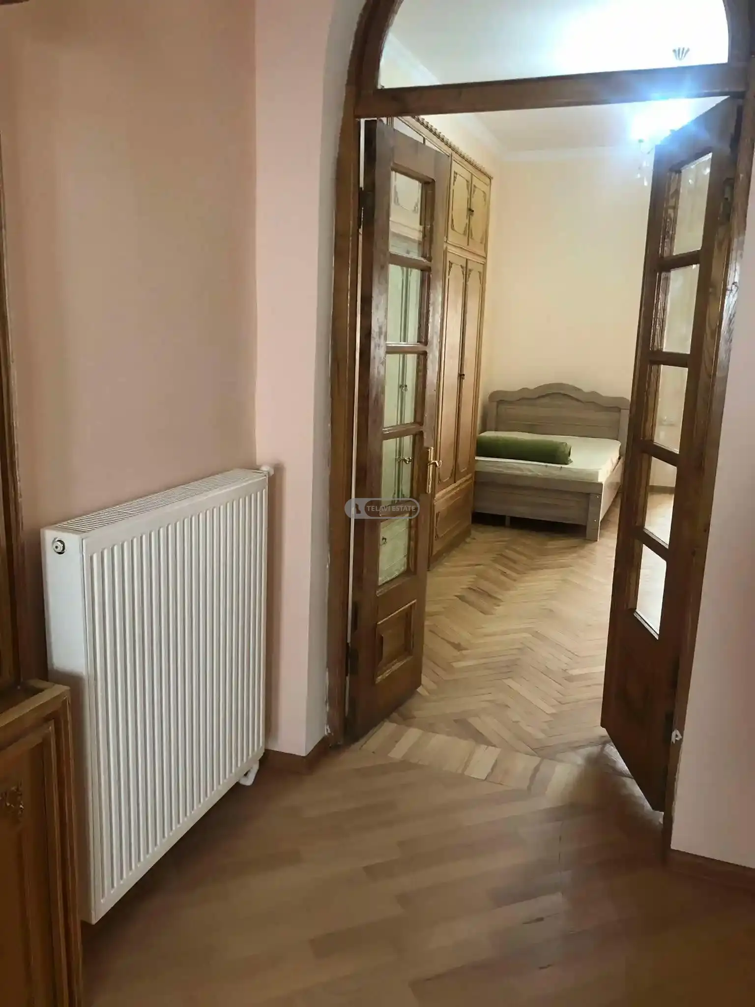 ქირავდება 3 ოთახიანი ბინა თელავის ცენტრში