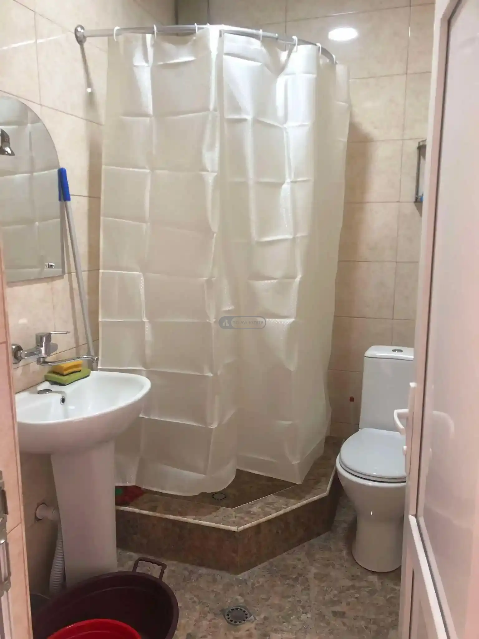 ქირავდება 3 ოთახიანი ბინა თელავის ცენტრში