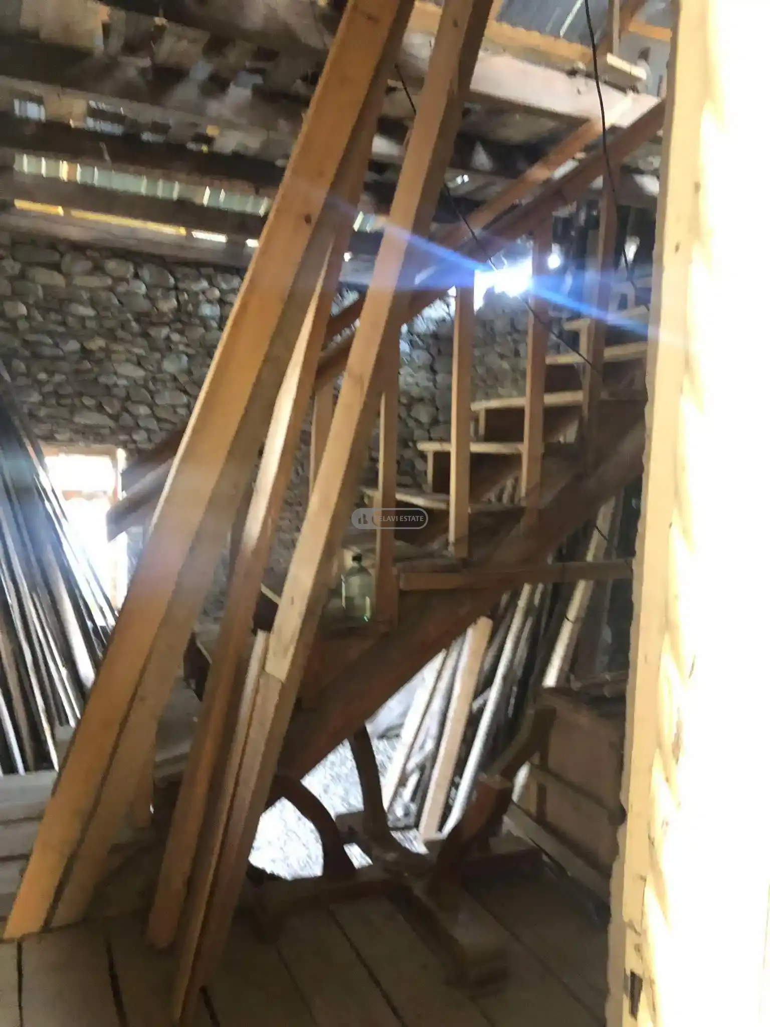 Белетажный дом с мансардой в Телави