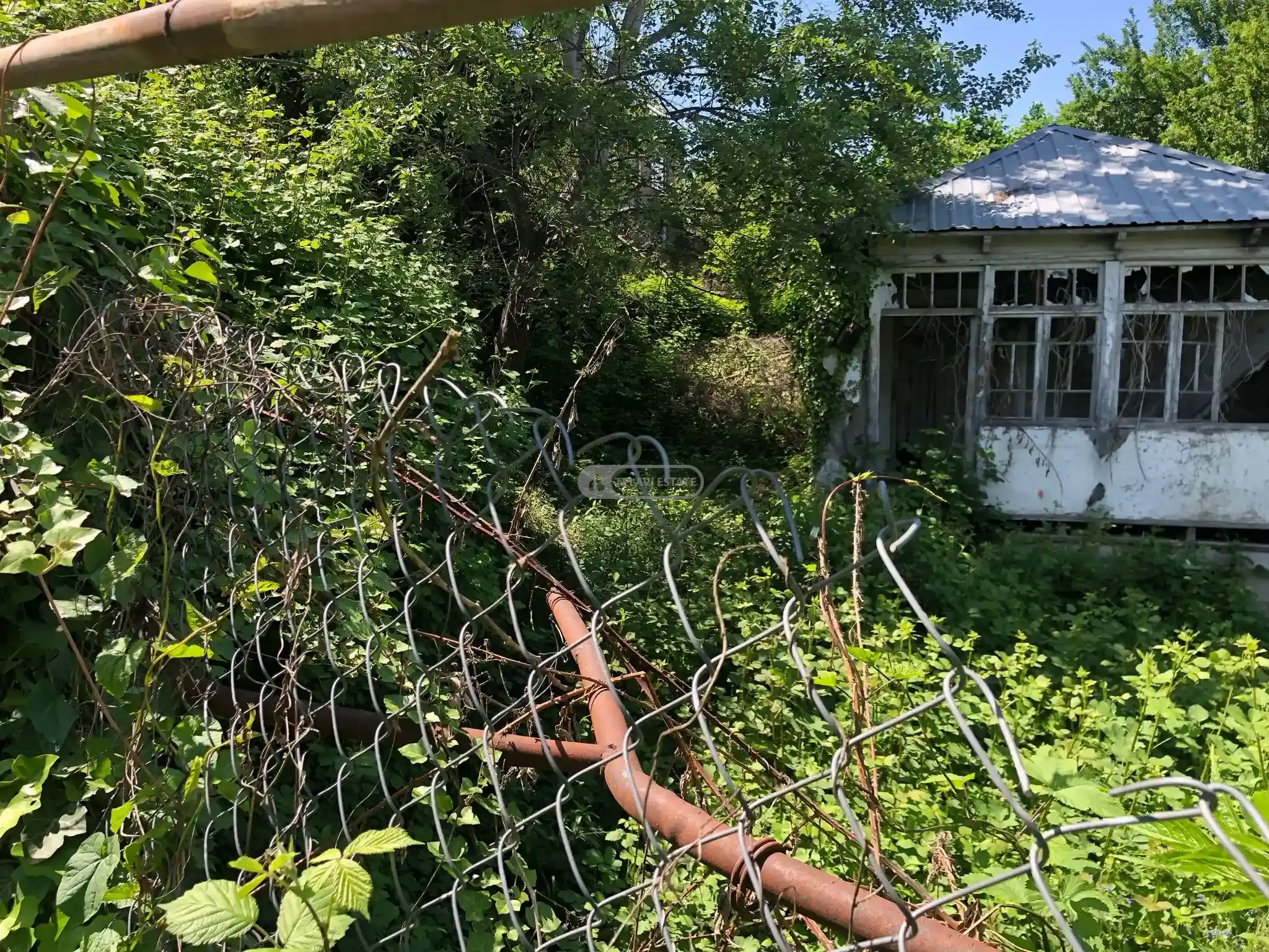 Продается земельный участок под жилую застройку