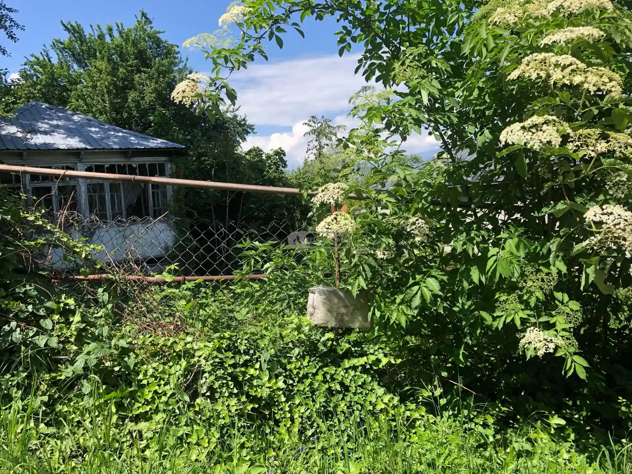 Продается земельный участок под жилую застройку