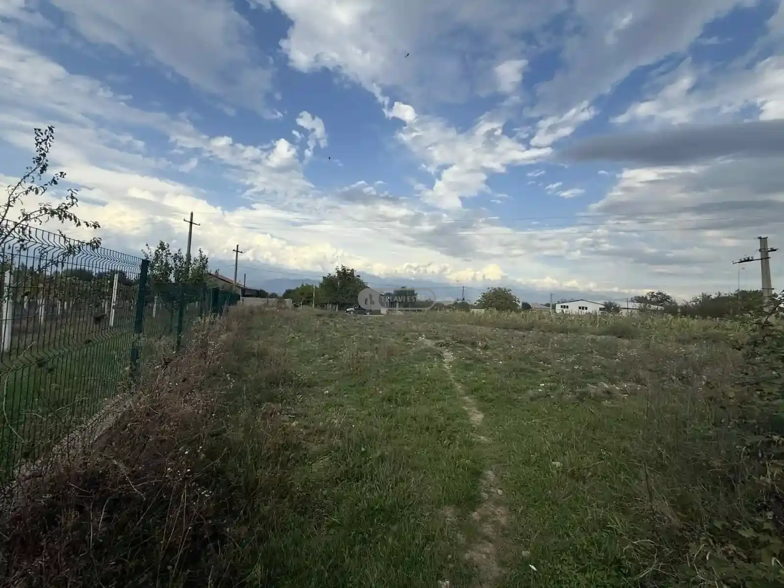 Жилой участок на продажу