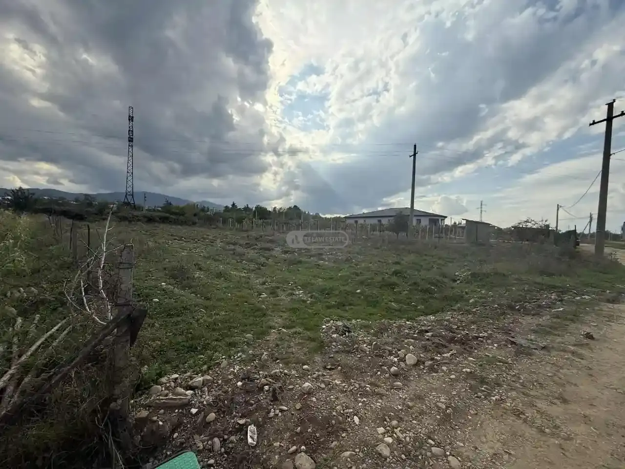 Жилой участок на продажу