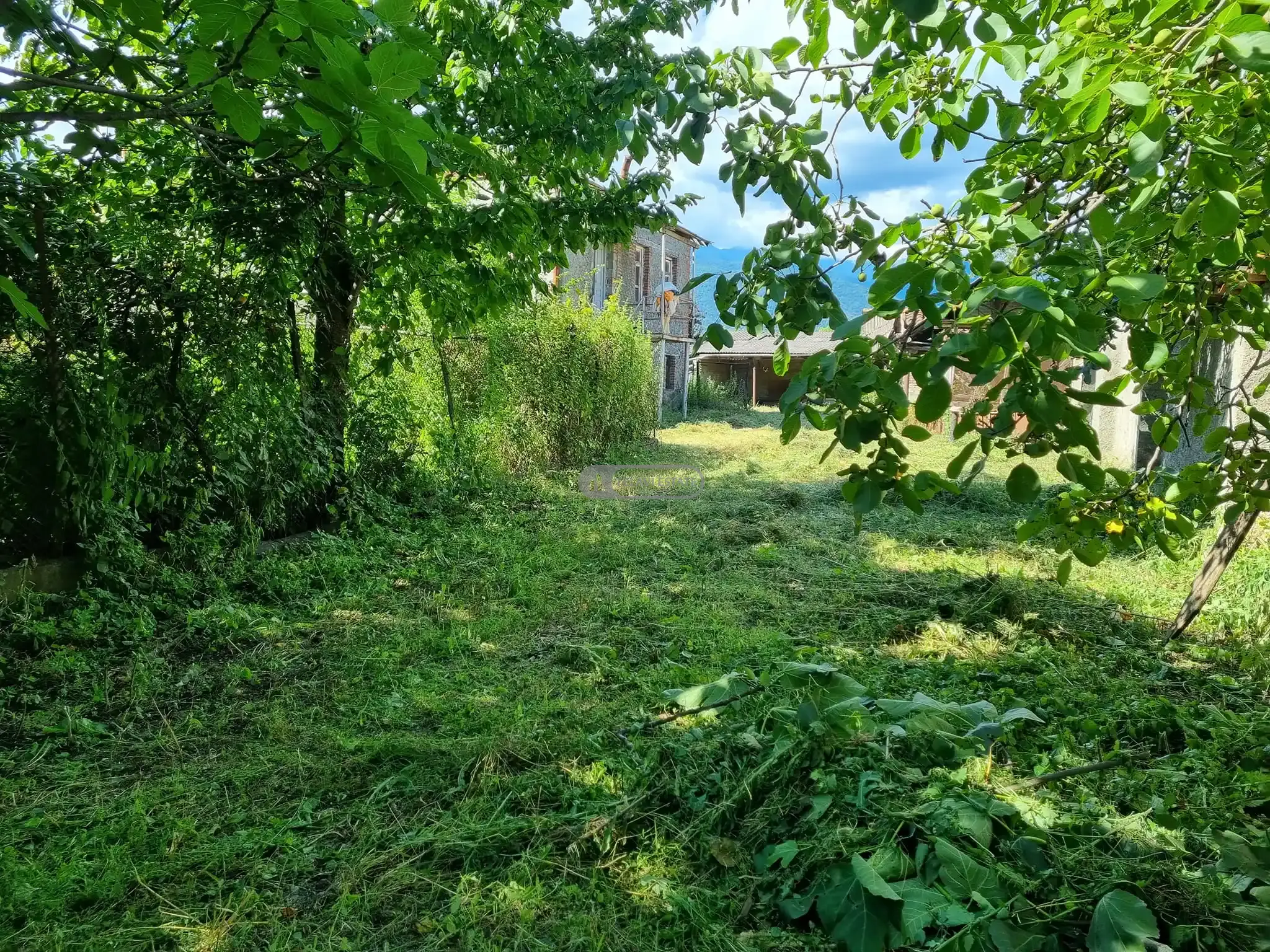 ორსართულიანი სახლი სანიორეში