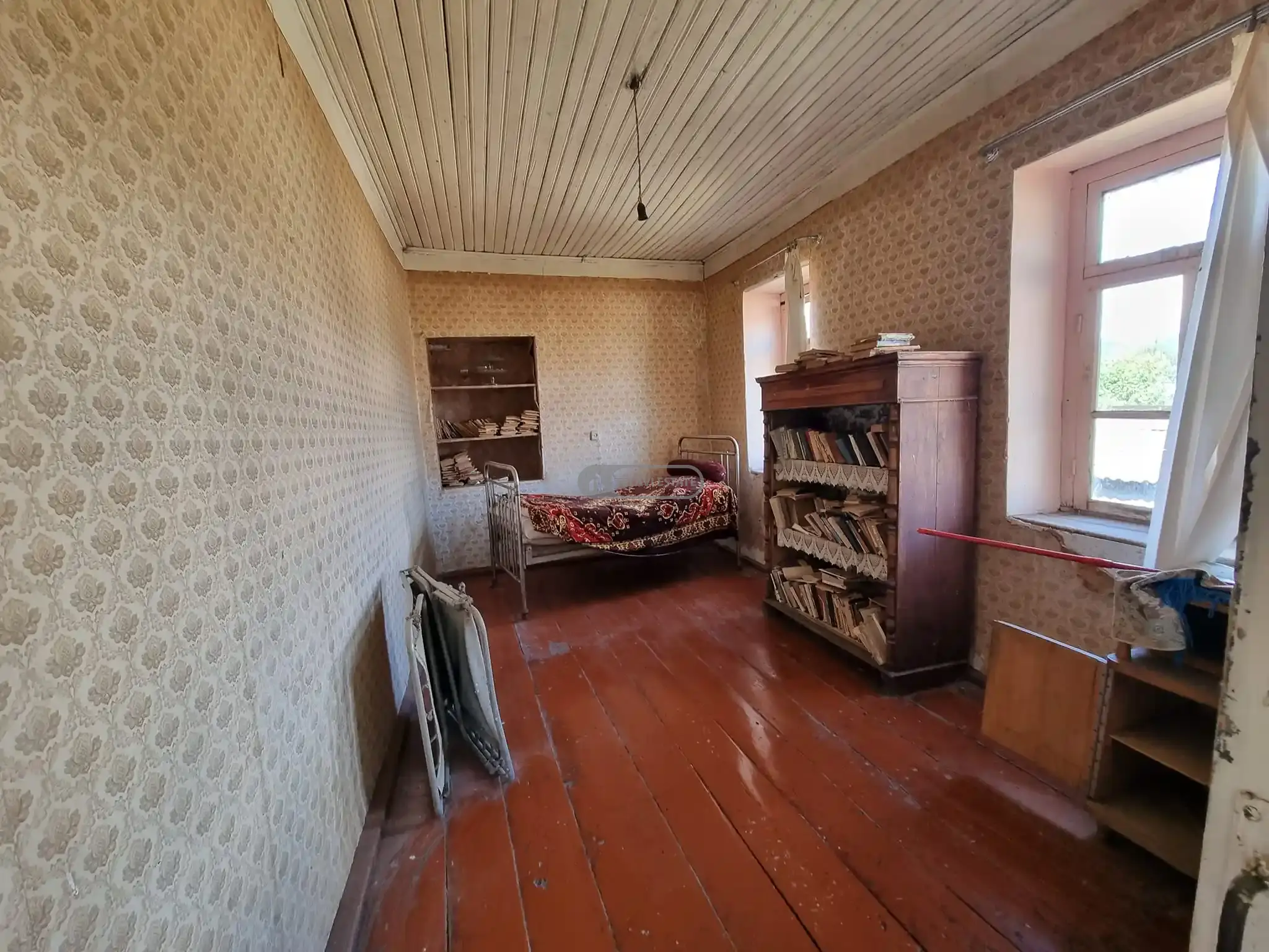 ორსართულიანი სახლი სანიორეში