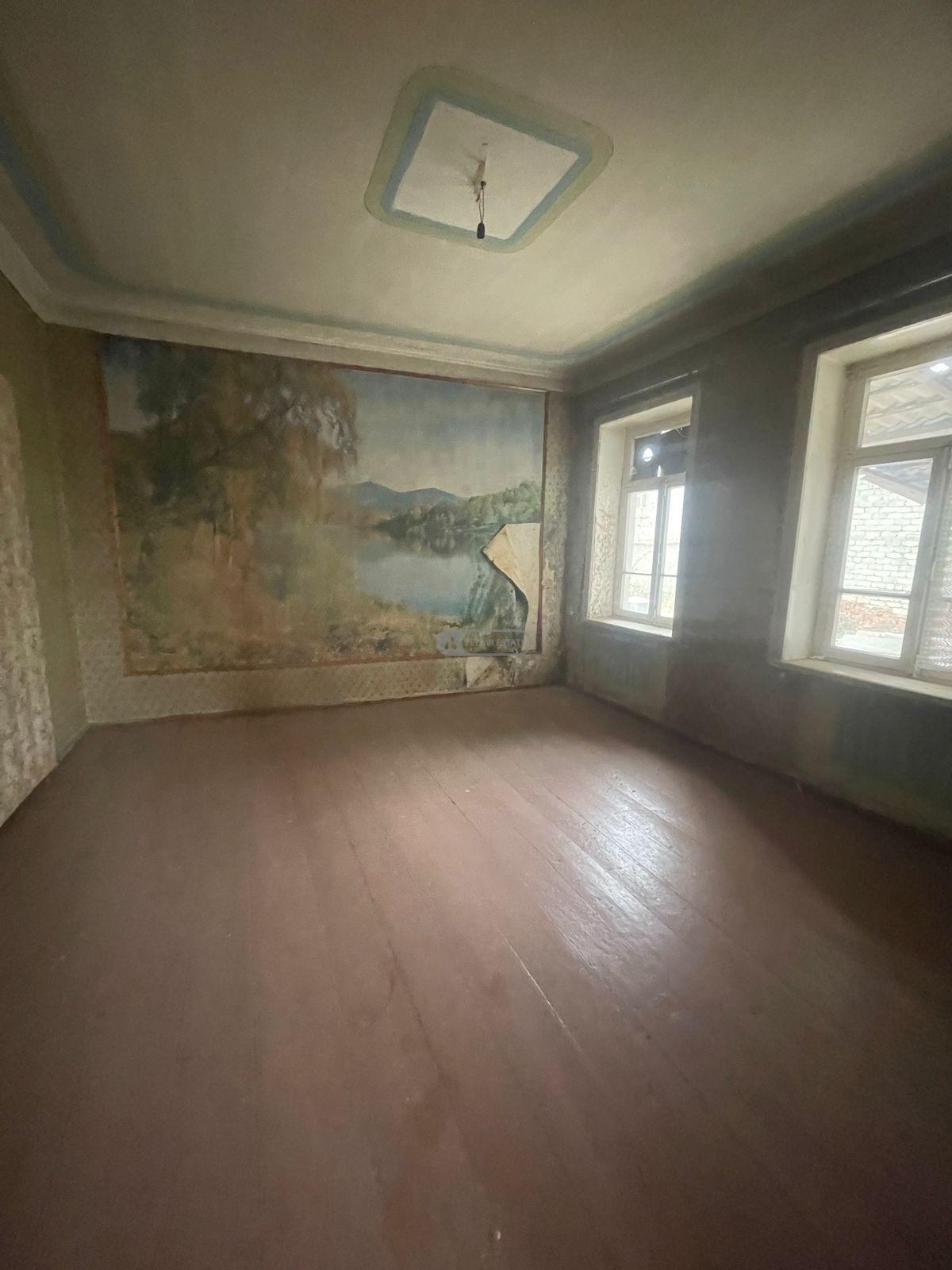 ორსართულიანი სახლი თელავში