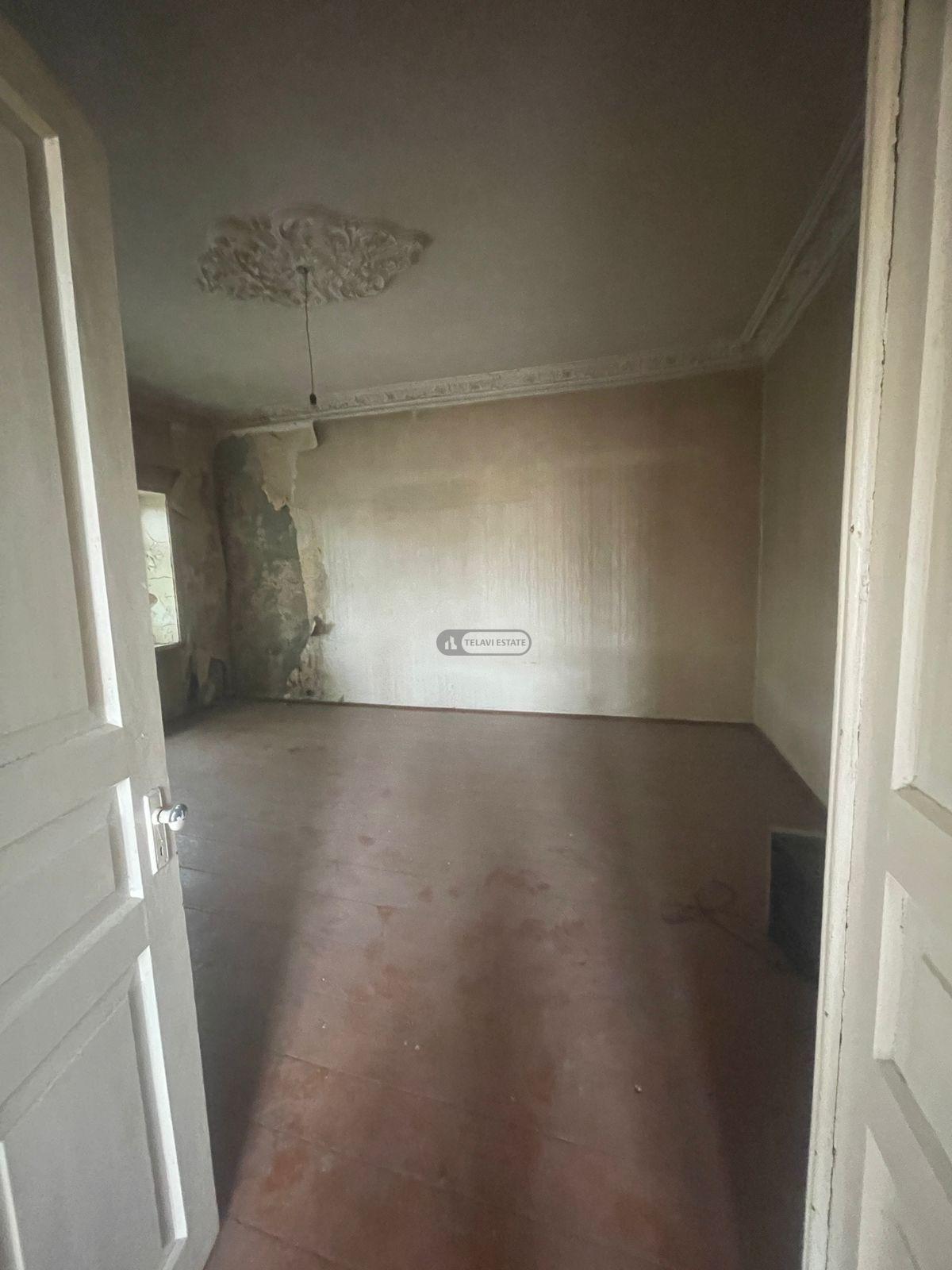 ორსართულიანი სახლი თელავში