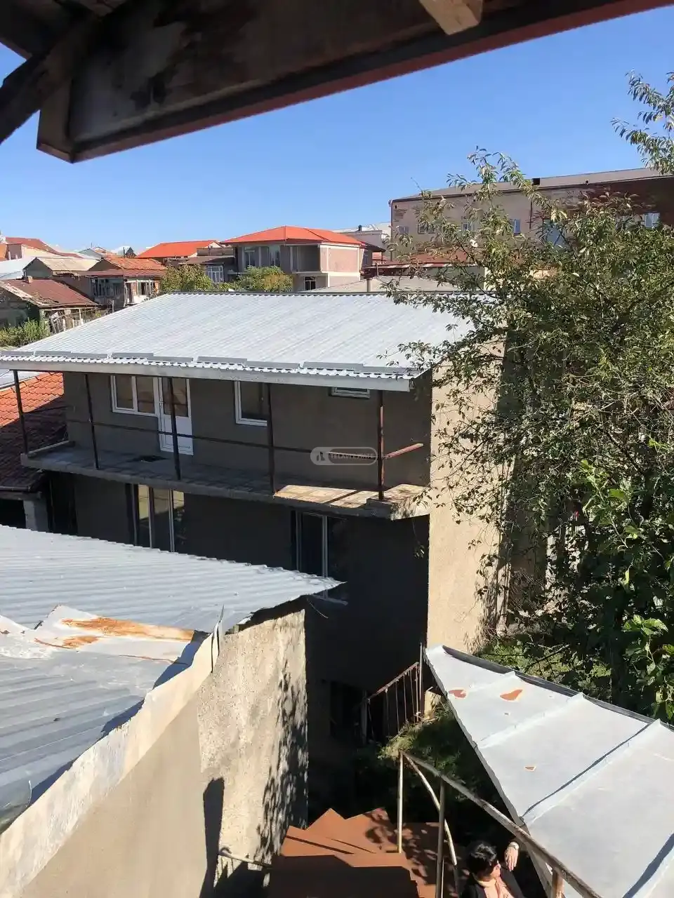 ბელეტაჟი სახლი მანსარდით თელავში