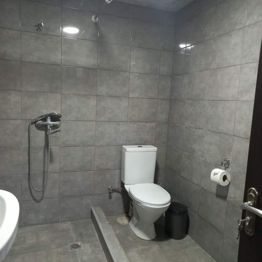 ორსართულიანი სახლი ქალაქის ცენტრში