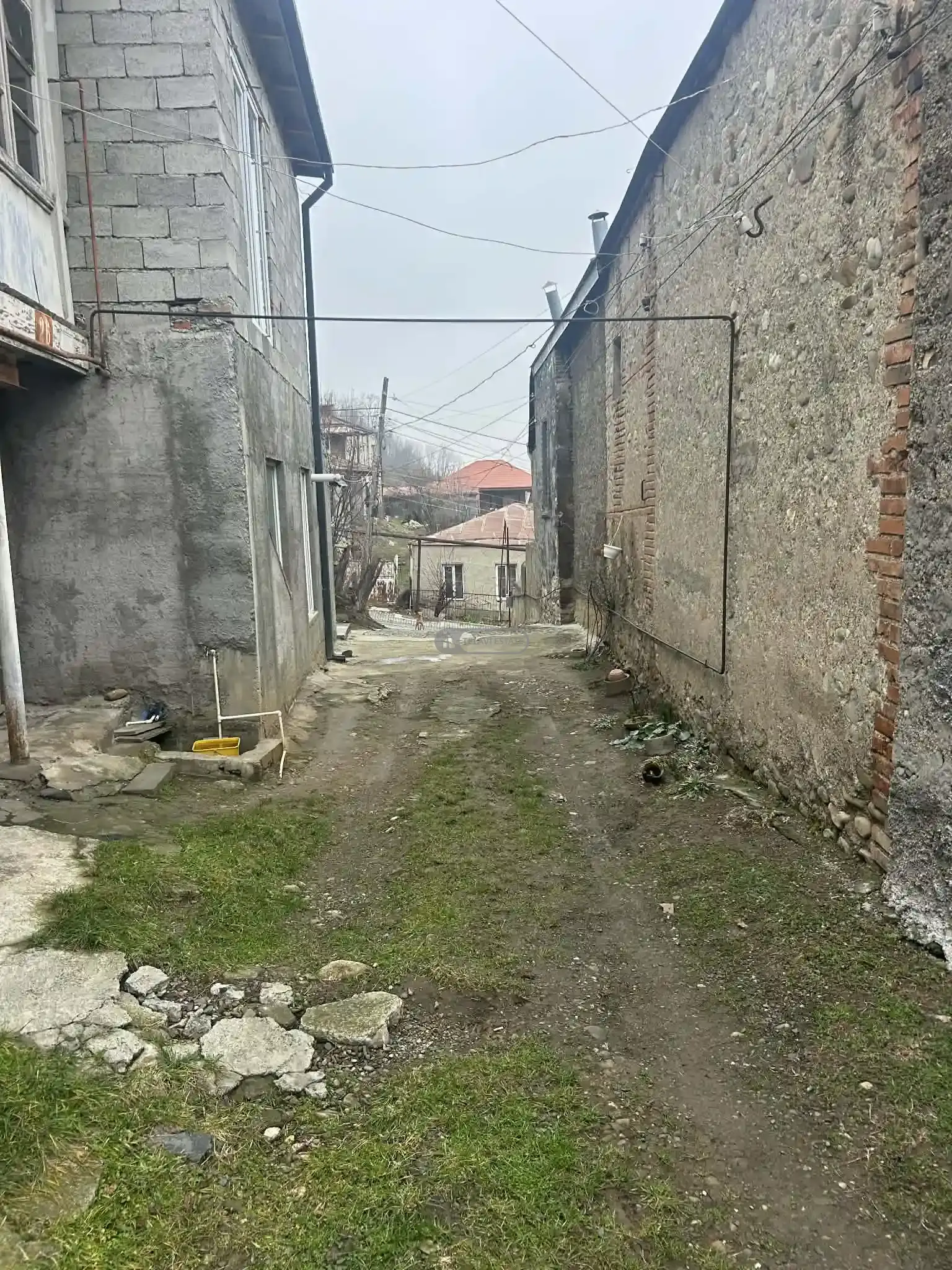 ძველი სახლი დიდი ეზოთი, თელავში