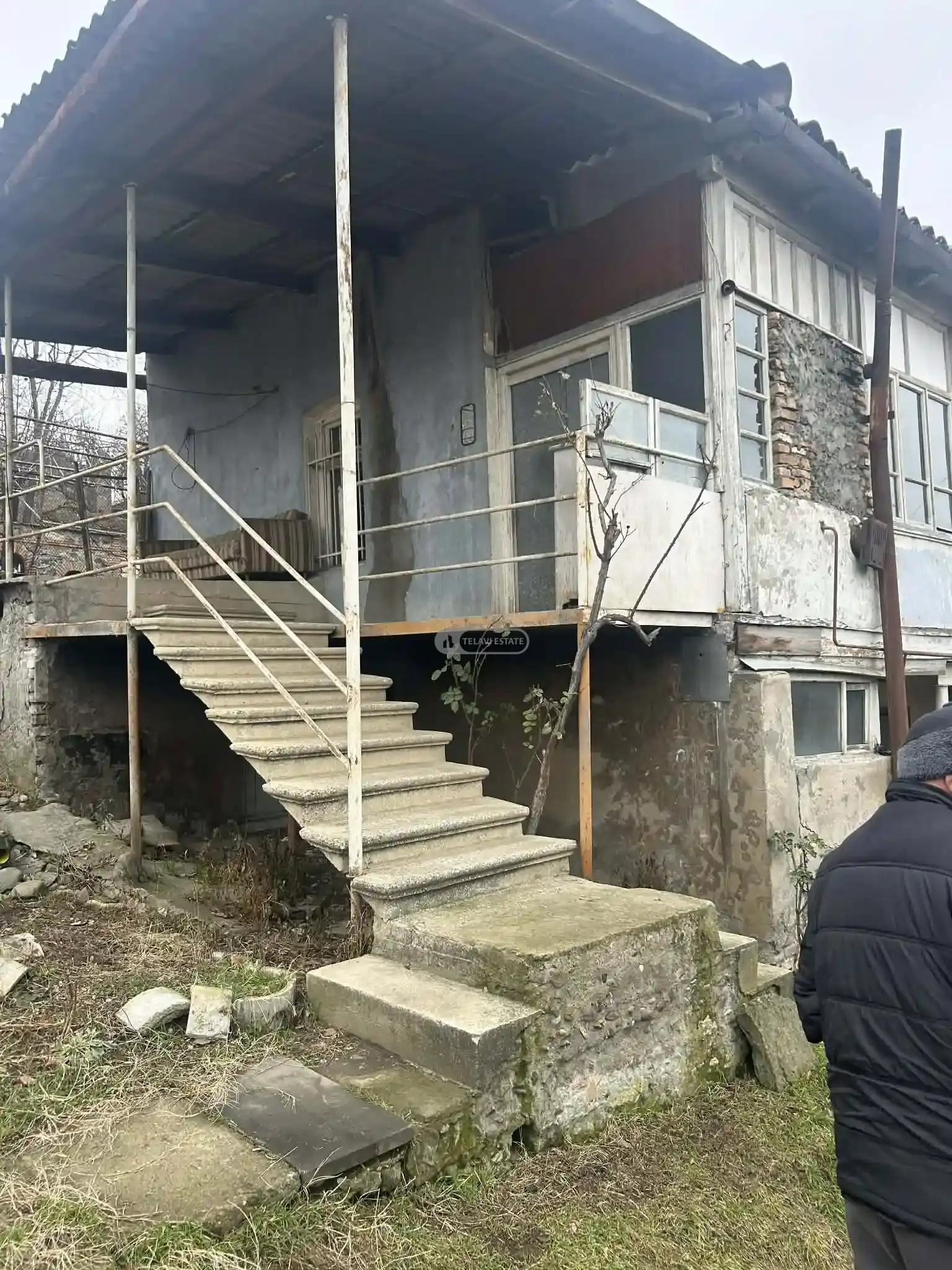 ძველი სახლი დიდი ეზოთი, თელავში