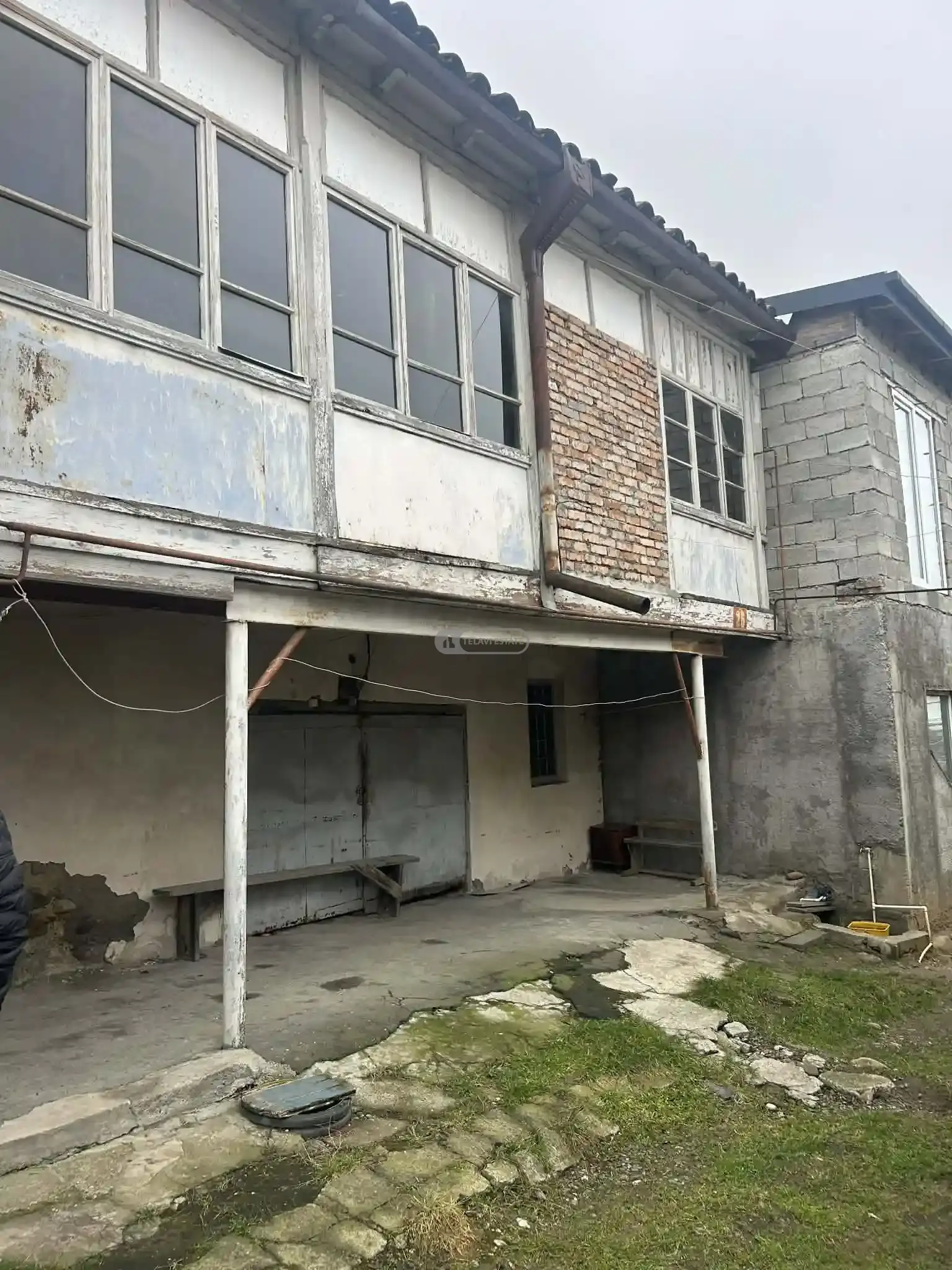 ძველი სახლი დიდი ეზოთი, თელავში