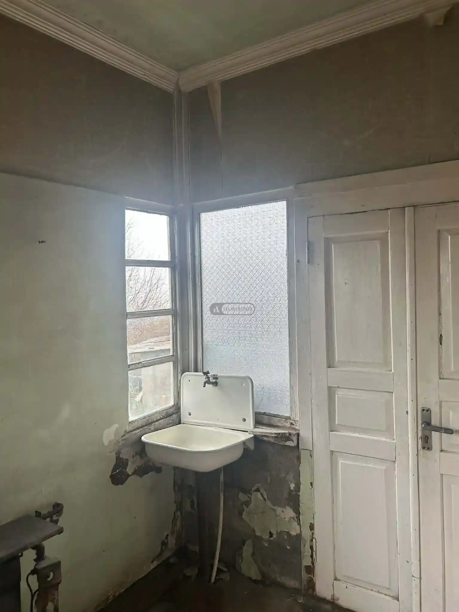 ძველი სახლი დიდი ეზოთი, თელავში